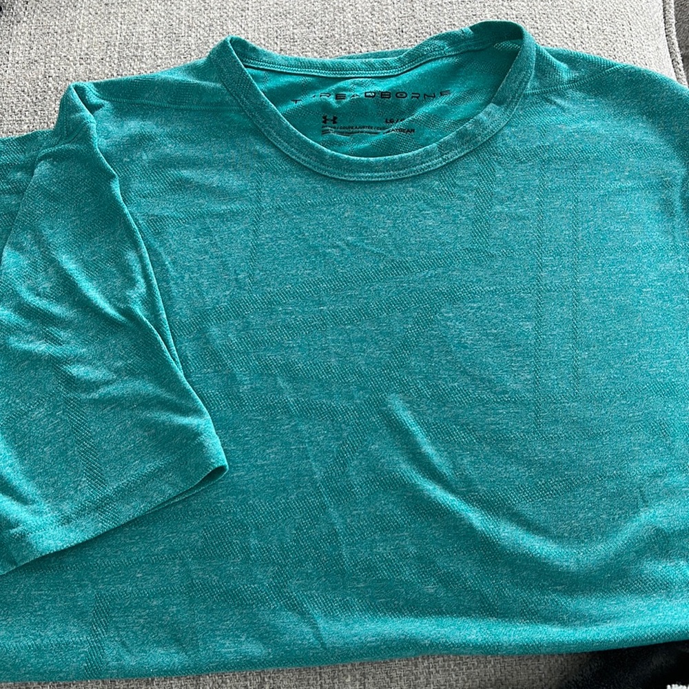 Mens underarmour top